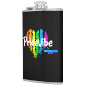 Vibrant PrideVibe フラスク: 虹色でプライドを掲げよう フラスク (左)