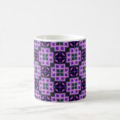Vibrant Purple and Pink Geometric Diamond Pattern  コーヒーマグカップ (中央)