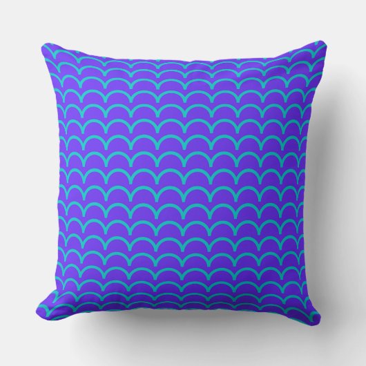 Vibrant Purple and Turquoise Scallop Pattern クッション (正面)