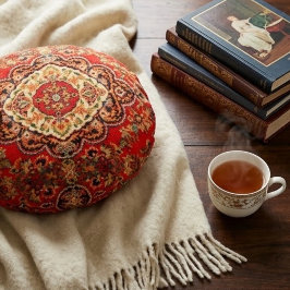 Vibrant Red Floral Medallion Persian Ornate ラウンドクッション
