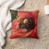 Vibrant Red Poppy and Honey Bee Throw Pillow クッション (ブランケット)