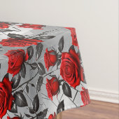 Vibrant Red Roses On A Metallic Silver Background  テーブルクロス (インサイチュ)