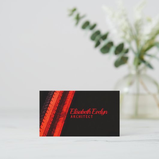 Vibrant Red Trails on Dark Canvas 名刺 (スタンド正面)