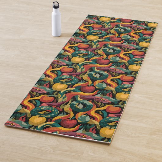 Vibrant Seamless Pattern with Snakes and Apples ヨガマット (インサイチュ)