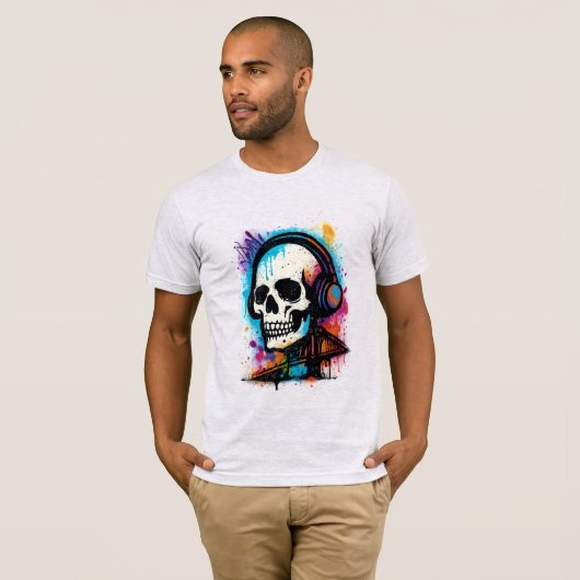 Vibrant Skull in Headphones – Graffiti Splash Art Tシャツ (正面フル)