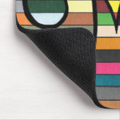 Vibrant Striped Abstract with Bold Black Swirls マウスパッド (コーナー)