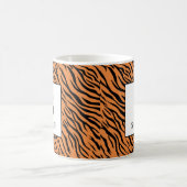 Vibrant Tiger Stripe Custom Initial Name Mug コーヒーマグカップ (中央)