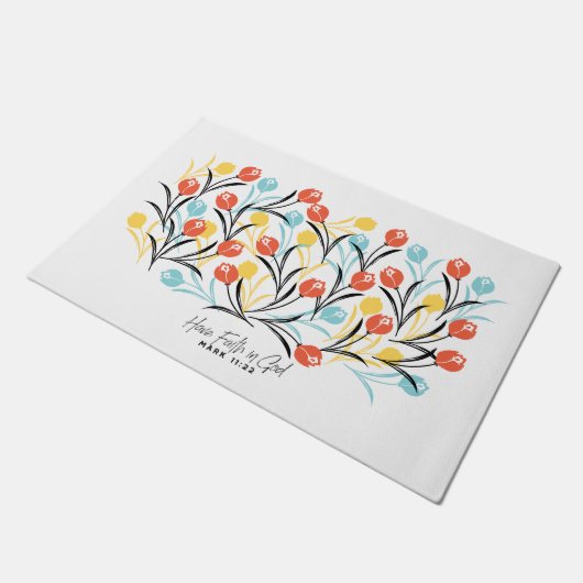 Vibrant Tulip Pattern Floral Design on White ドアマット (アングル)