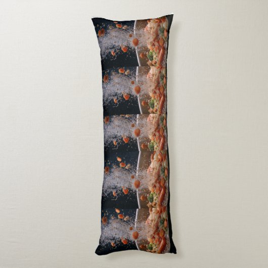 Vibrant Veggie Explosion Art – Dynamic Boiling Pot ボディピロー (裏面 (縦))