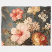 Vibrant Vintage Floral Arrangement フリースブランケット (正面(横))