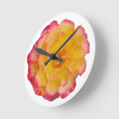 Vibrant Yellow and Pink Rose Wall Clock ラウンド壁時計 (傾斜)