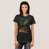 Victorian Era Goblincore Frog Swimming in Moss Tシャツ (正面フル)