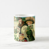 Victorian family in the snow Christmas scene コーヒーマグカップ (中央)