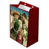 Victorian family in the snow Christmas scene ミディアムペーパーバッグ (裏面アングル)