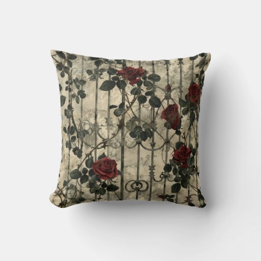 Victorian Gothic Garden Roses Pattern クッション (正面)