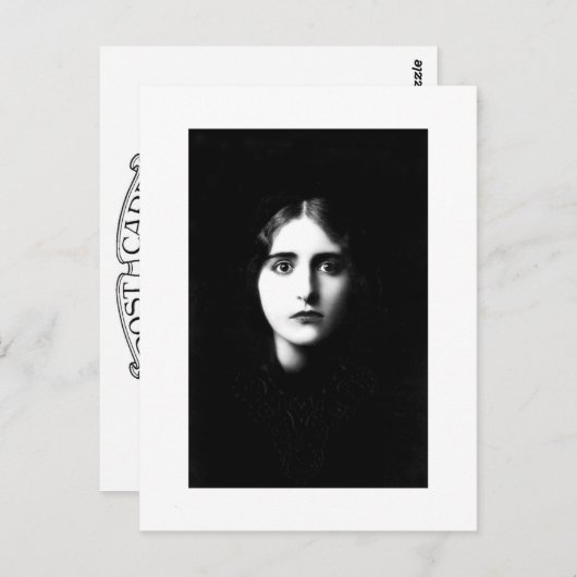 Victorian woman with haunting expression ポストカード (正面/裏面)
