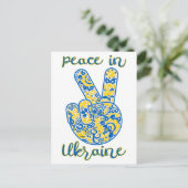 Victory gesture and lettering Peace in Ukraine ポストカード (スタンド正面)