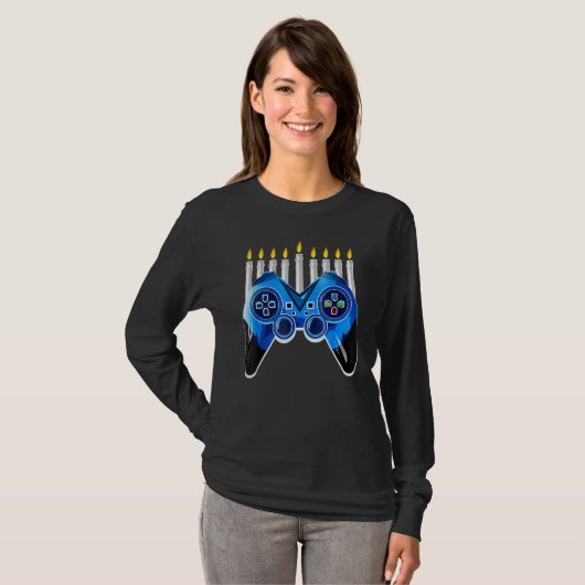 Video Game Controller Hanukkah Menorah Candles Boy Tシャツ (正面フル)