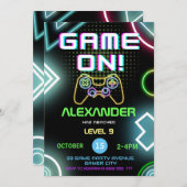 Video Game On Gamer Kids Boy Neon Birthday Party 招待状 (正面/裏面)