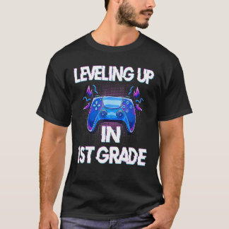 Video Gaming students Leveling up in First Grade Tシャツ