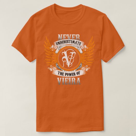 Vieiraのネームシャツは決して~の力を過小評価しない Tシャツ (デザイン正面)
