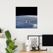 View of International Space Station from Atlantis ポスター (ホームオフィス)