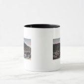 View of Town and山DeweySkagway, AK マグカップ (中央)