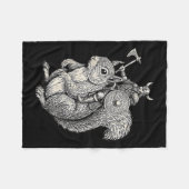 Viking Riding Squirrel Funny Warrior Art  フリースブランケット (正面(横))