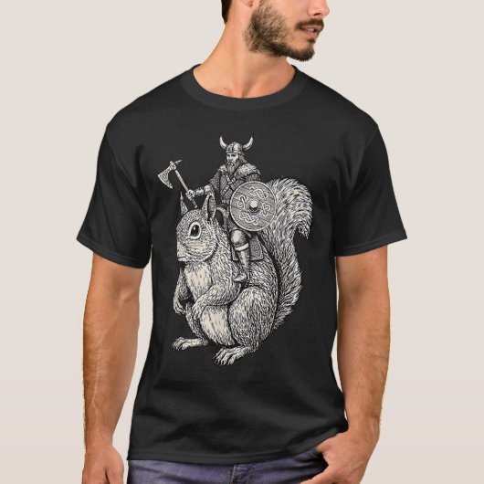 Viking Riding Squirrel Funny Warrior Art Tシャツ (正面)