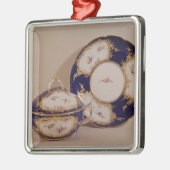 Vincennesボールおよび立場、c.1745 メタルオーナメント (左)