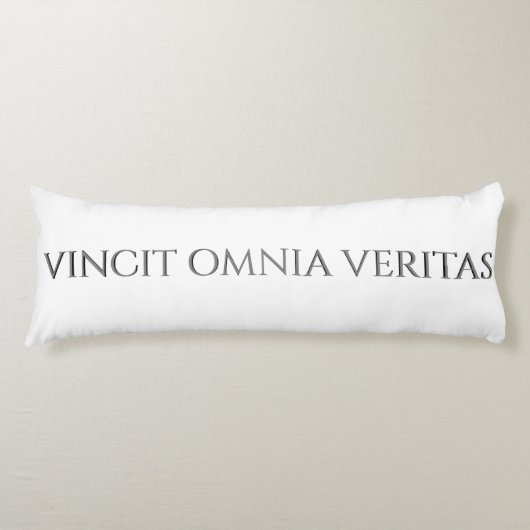 VINCIT OMNIA VERITAS ボディピロー (正面)