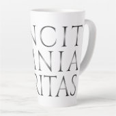 VINCIT OMNIA VERITAS - 光 カフェラテマグ (右アングル)