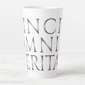 VINCIT OMNIA VERITAS - 光 カフェラテマグ (正面)