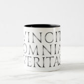 VINCIT OMNIA VERITAS - 光 ツートーンマグカップ (中央)