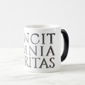 VINIT OMNIA VERITAS – 光魔法マグカップ モーフィングマグカップ (正面右)