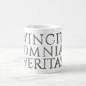 VINIT OMNIA VERITAS – 光魔法マグカップ モーフィングマグカップ (中央)