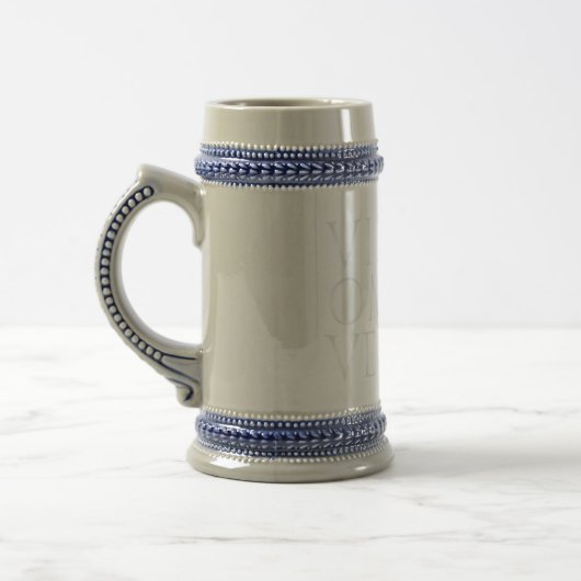VINIT OMNIA VERITAS - Light Beer Stein ビールジョッキ (左)