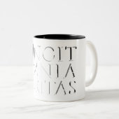 VINIT OMNIA VERITAS - Light Two-Tone Coffee Mug ツートーンマグカップ (正面右)