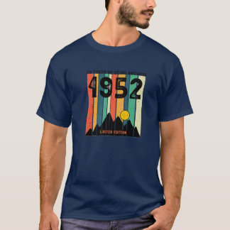 Vintage 70Th Birthday T 1952 70 Years Awesome Birt Tシャツ