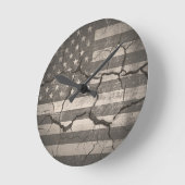 Vintage American Flag Cracked ラウンド壁時計 (傾斜)