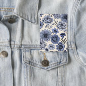 Vintage Blue Toile Floral Botanical Pattern 缶バッジ (インサイチュ)