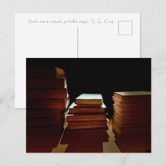 Vintage Bookstack Aesthetic ポストカード (正面/裏面)