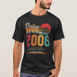 Vintage Born In 2006 Birthday Year Party Wedding A Tシャツ