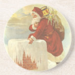 Vintage Christmas ビクトリアン Santa Claus in Chimney コースター<br><div class="desc">ヴィンテージイラストレーションビクトリアンエラメリークリスマスの休日デザインは、クリスマスイブのおもちゃでいっぱいの袋で雪の上の屋根の登山の上にサンタクロースをフィーチャー。屋根の上に聖ニコライすてきルと非常に寒い冬の夕べ。</div>