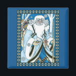 Vintage Christmas, Blue Santa Claus with Snowglobe マグネット<br><div class="desc">ヴィンテージイラストレーションビクトリアンスタイルメリークリスマスの休日デザインは、森の中でサンタクロースを特集すてき。サンニコライは、片手に雪の球体を持つ青いコートを着て、もう一方の手に杖を持っている。彼のコートからつるかわいいテディベアとおもちゃの袋は彼の背中の上にクリスマスイブに配達する準備ができている。森の中の雪の白い冬のシーンは、木々と、雪の結晶が夜空から落ちている。ハッピーホリデーと季節のご挨拶！</div>
