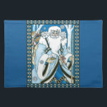 Vintage Christmas, Blue Santa Claus with Snowglobe ランチョンマット<br><div class="desc">ヴィンテージイラストレーションビクトリアンスタイルメリークリスマスの休日デザインは、森の中でサンタクロースを特集すてき。サンニコライは、片手に雪の球体を持つ青いコートを着て、もう一方の手に杖を持っている。彼のコートからつるかわいいテディベアとおもちゃの袋は彼の背中の上にクリスマスイブに配達する準備ができている。森の中の雪の白い冬のシーンは、木々と、雪の結晶が夜空から落ちている。ハッピーホリデーと季節のご挨拶！</div>