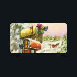 Vintage Christmas, Mailboxes in Winter Landscape ラベル<br><div class="desc">ヴィンテージイラストレーションビクトリアンエラメリークリスマスの休日の画像は、雪の上にクリスマスのメールと冬のプレゼントで満たされたメールボックスの雪の風景を特徴とする。馬描車が雪の通りを横に木々と森で走っている。ハッピーホリデーと季節のご挨拶！</div>