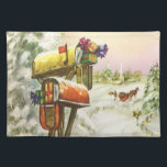 Vintage Christmas, Mailboxes in Winter Landscape ランチョンマット<br><div class="desc">ヴィンテージイラストレーションビクトリアンエラメリークリスマスの休日の画像は、雪の上にクリスマスのメールと冬のプレゼントで満たされたメールボックスの雪の風景を特徴とする。馬描車が雪の通りを横に木々と森で走っている。ハッピーホリデーと季節のご挨拶！</div>
