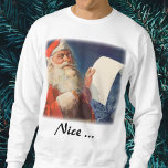 Vintage Christmas, Santa Claus いけな Nice List スウェットシャツ<br><div class="desc">ヴィンテージイラストレーションメリークリスマスの休日の画像すてきは、サンタクロースが赤い帽子を被り、クリスマスイブに彼のいけなまたは素敵なリストをチェックする。</div>