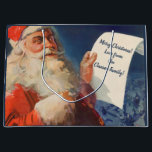 Vintage Christmas, Santa Claus いけな Nice List ラージペーパーバッグ<br><div class="desc">簡単に抱き枕カスタマイズ、単に自分の個人的なメッセージを追加！ヴィンテージイラストレーションメリークリスマスの休日の画像すてきは、サンタクロースが赤い帽子を被り、クリスマスイブに彼のいけなまたは素敵なリストをチェックする。</div>